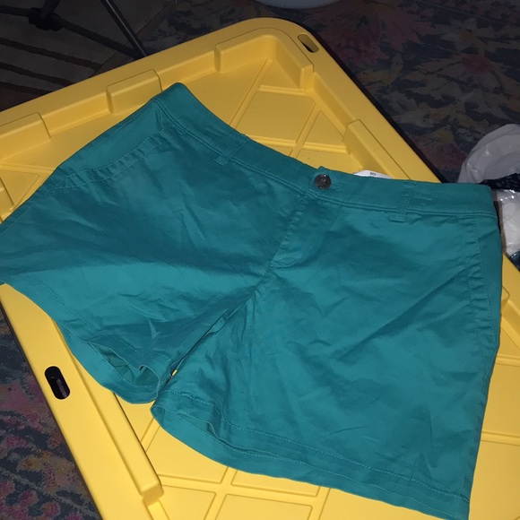 NWT Liz Claiborne Chino Shorts In Green Color sz 12 - Picture 2 of 8